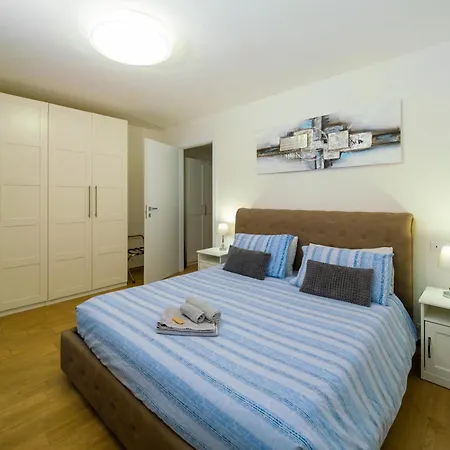 Bonbon, Centro Storico Con Parcheggio *